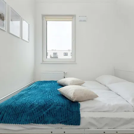 White And Beige In With Access To The Outdoor Gym By Renters Appartement Gdynia